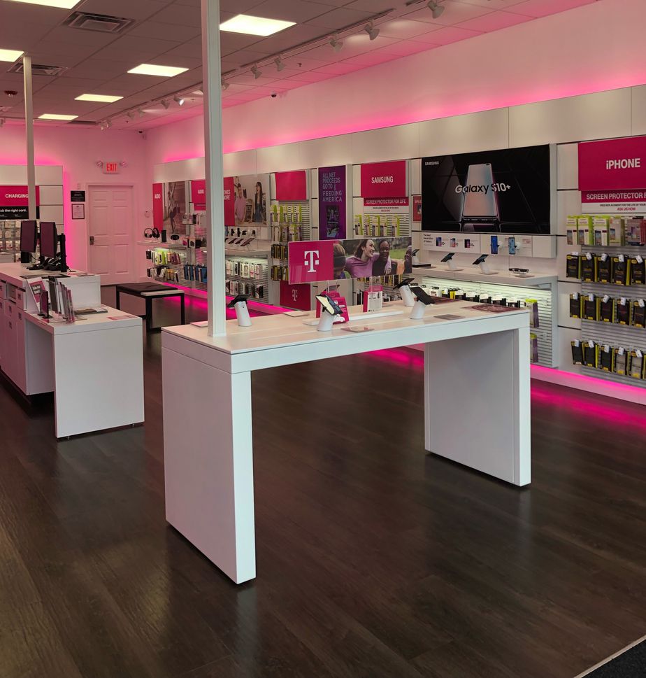 Foto del interior de la tienda T-Mobile en Rochester NH, Rochester, NH