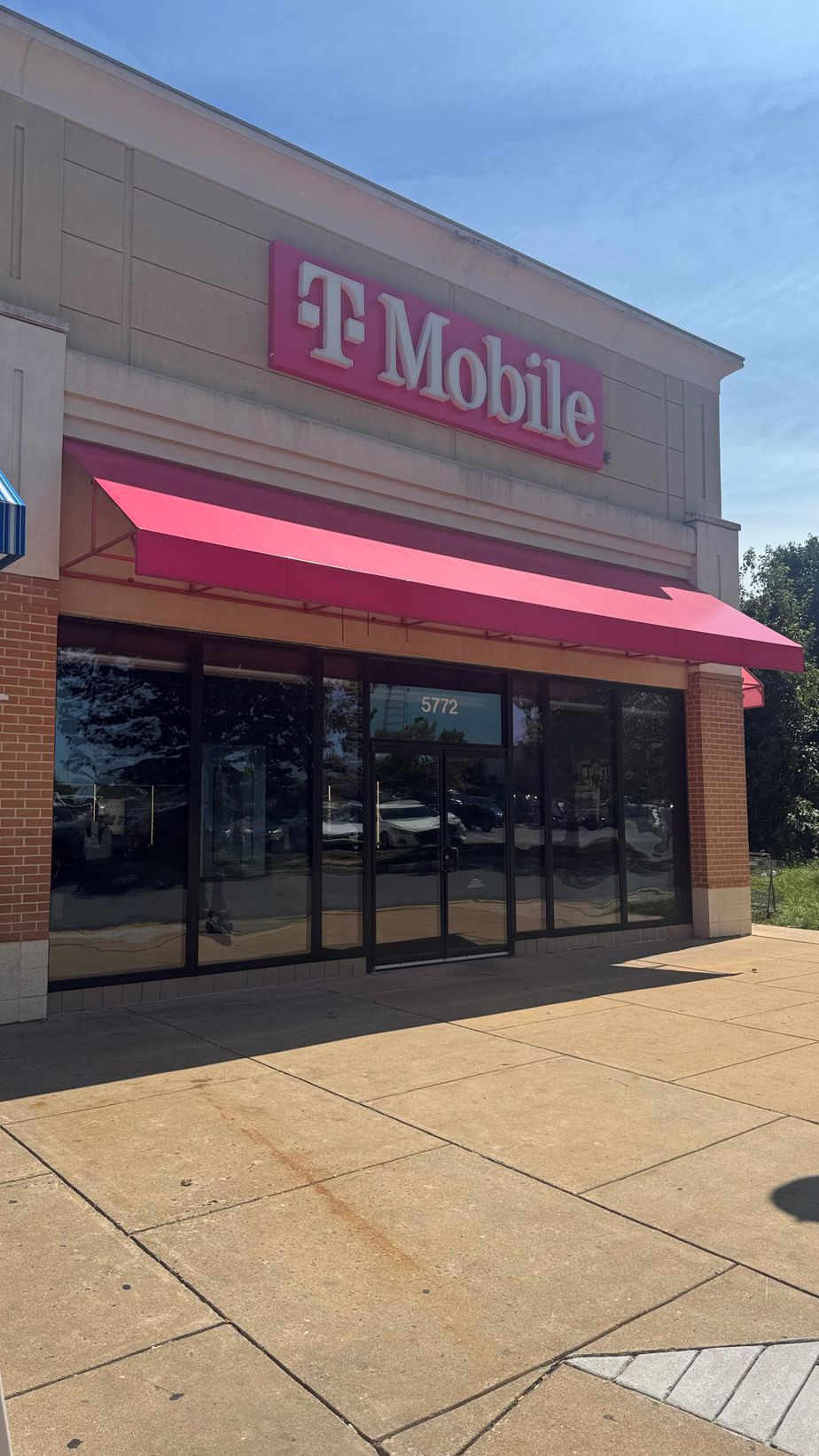 Exterior photo of T-Mobile Store at Catonsville, Baltimore, MD