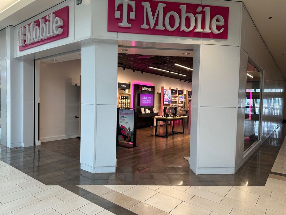 Foto del exterior de la tienda T-Mobile en The Mall At Rockingham Park, Salem, NH
